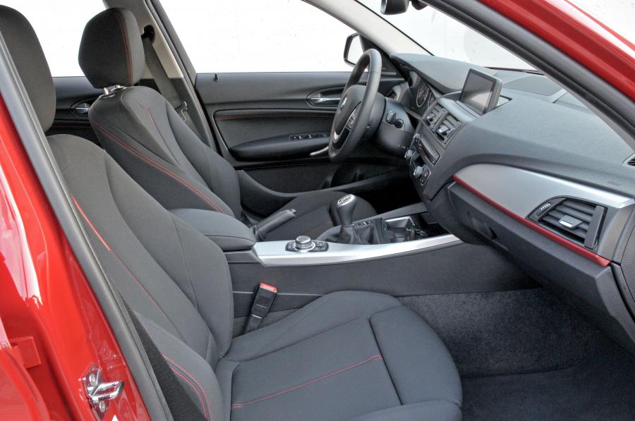  BMW 118i Sport Line 2011 года  (фото 38 из 185)